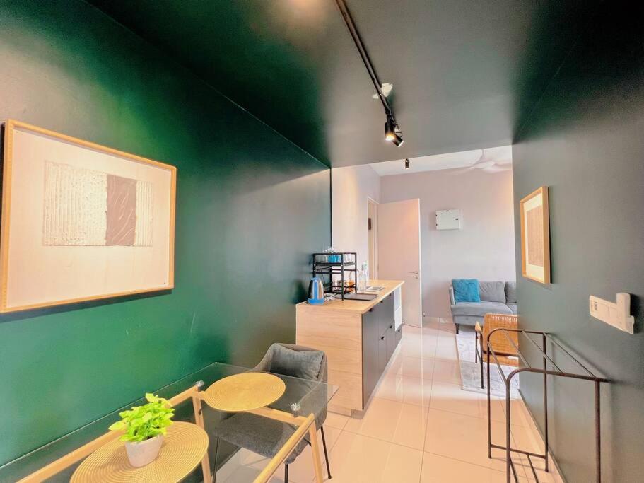Studio Staycation D'Sara @ Linked Mrt, Near Thomson Hospital & Sungai Buloh Hospital 외부 사진