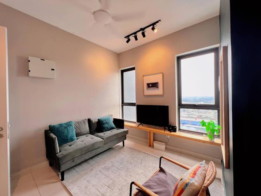 Studio Staycation D'Sara @ Linked Mrt, Near Thomson Hospital & Sungai Buloh Hospital 외부 사진